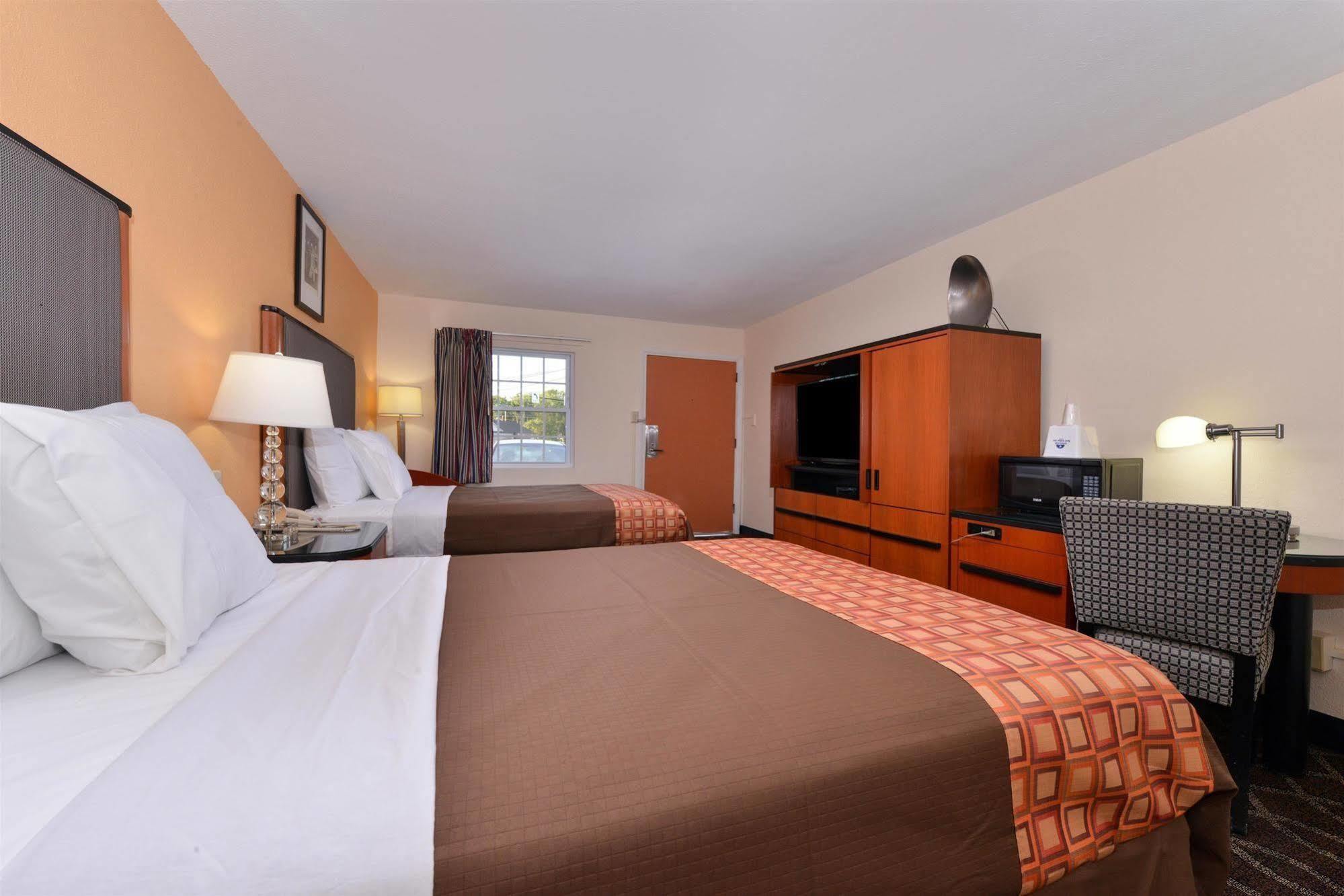 Media Inn & Suites Dış mekan fotoğraf
