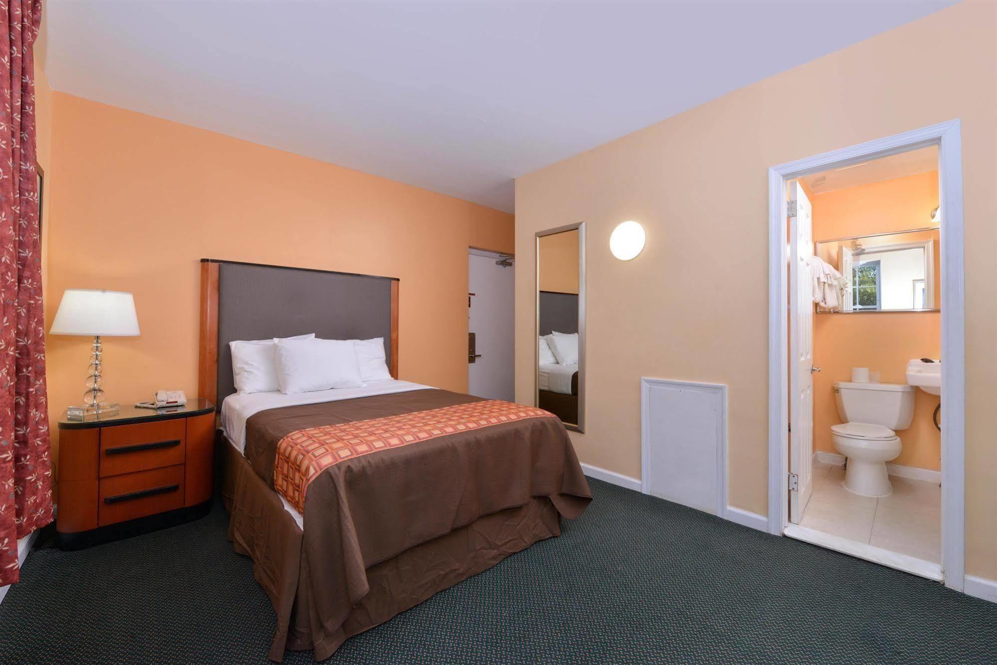 Media Inn & Suites Dış mekan fotoğraf